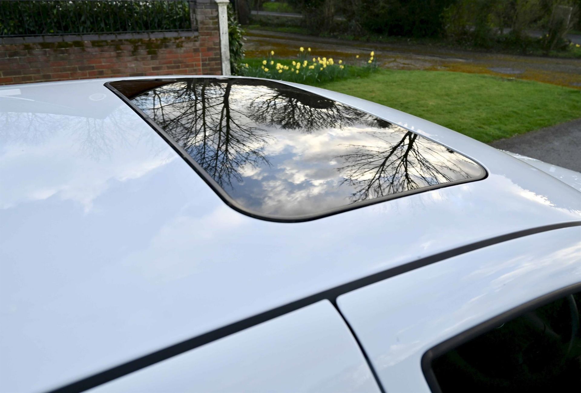 2001 VW Golf 1.6 S Auto 5-door Hatchback. Registration number AJ51 OBZ. White with black cloth - Image 6 of 14