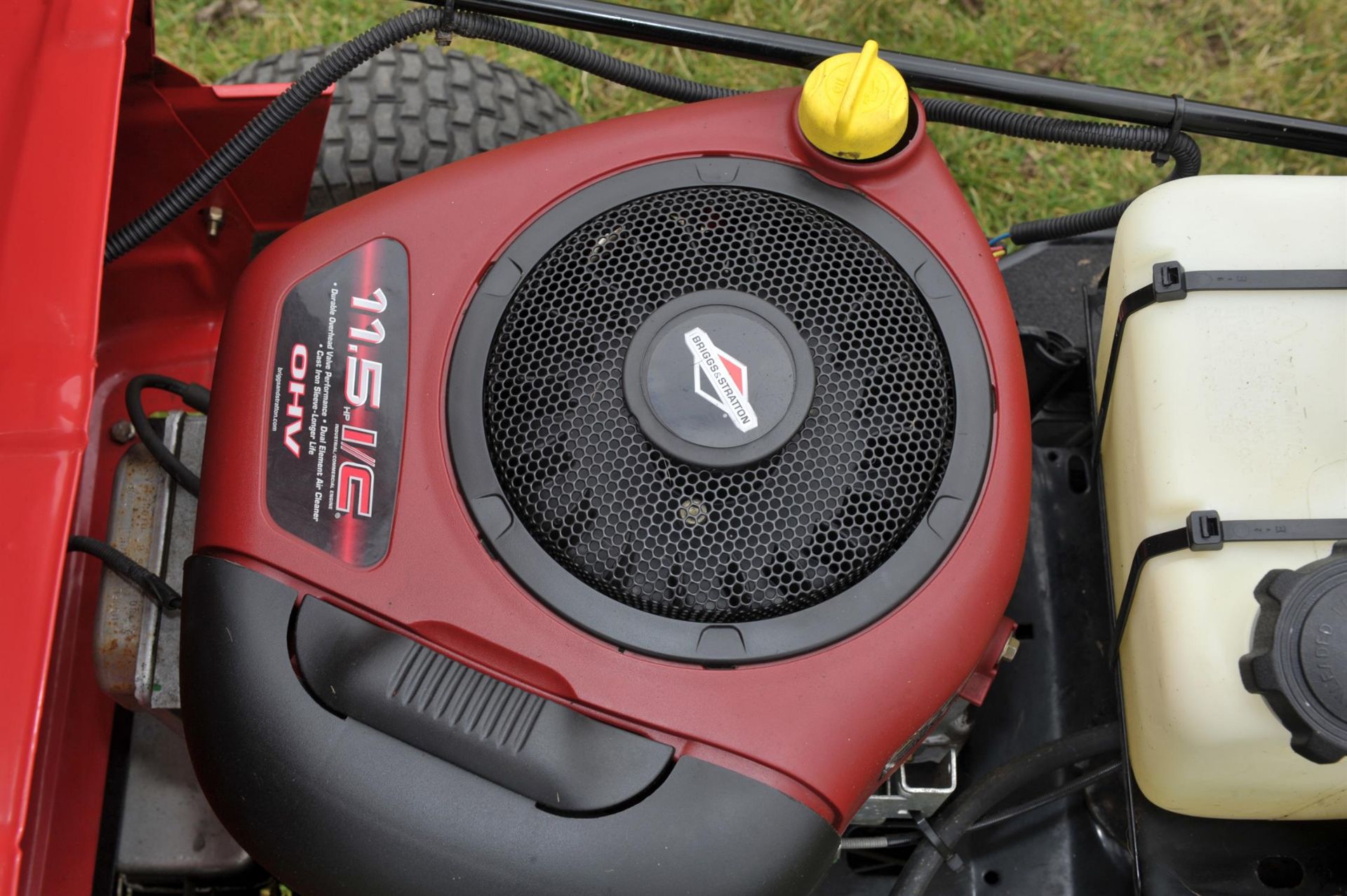 MTD Spider 76 RD Ride on Garden lawn mower. It comes with a grass collection box. - Image 6 of 14