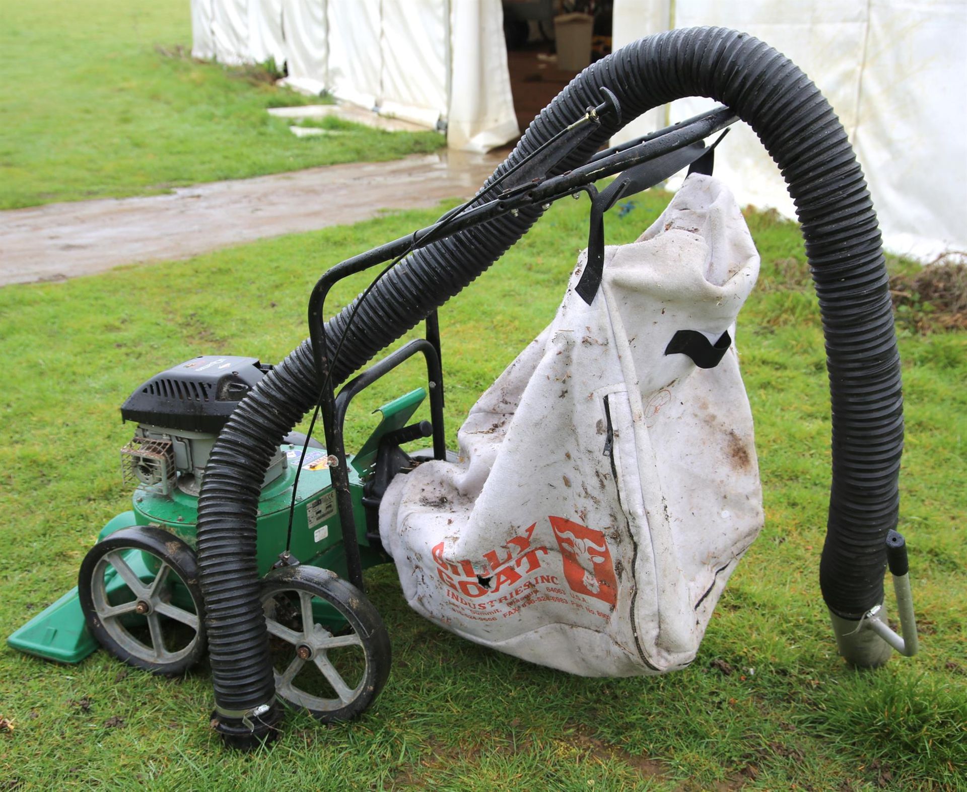 A Quattro/Briggs and Stratton grass mower, together with a Billy goat Industries collection bag and - Image 4 of 4