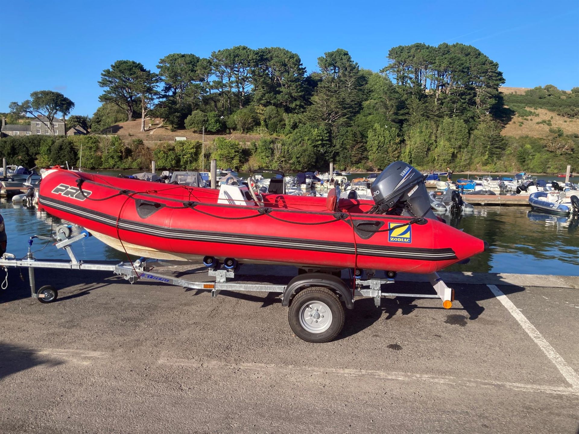4.2 metre Zodiac Pro Rib Motorboat. With 20HP Yamaha 4 stroke outboard engine. In very good order - Image 5 of 14