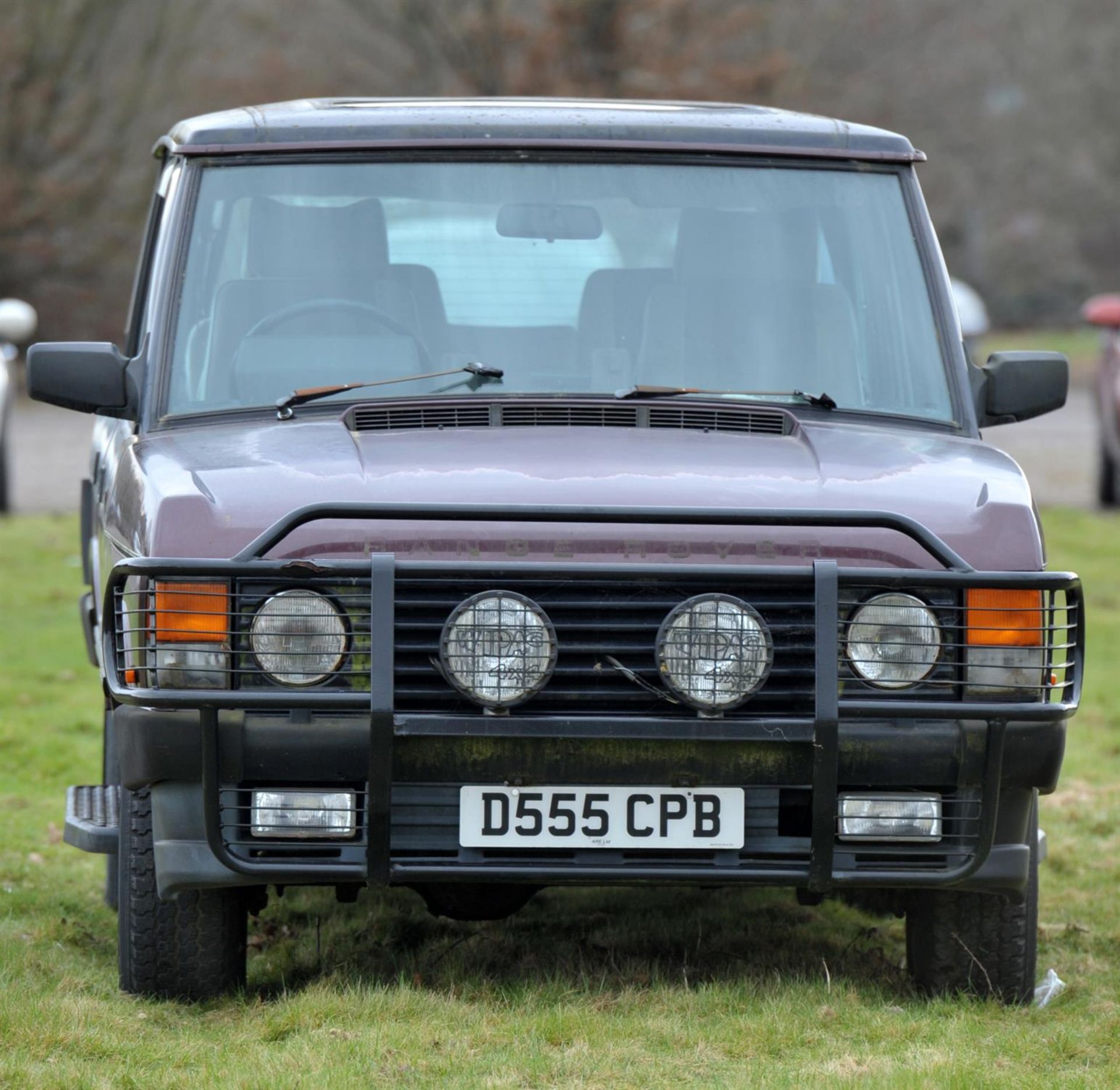 Range Rover Vogue V8 EFI in brown. Registration D555 CPB. Manual gearbox. Currently a non starter. - Image 4 of 15