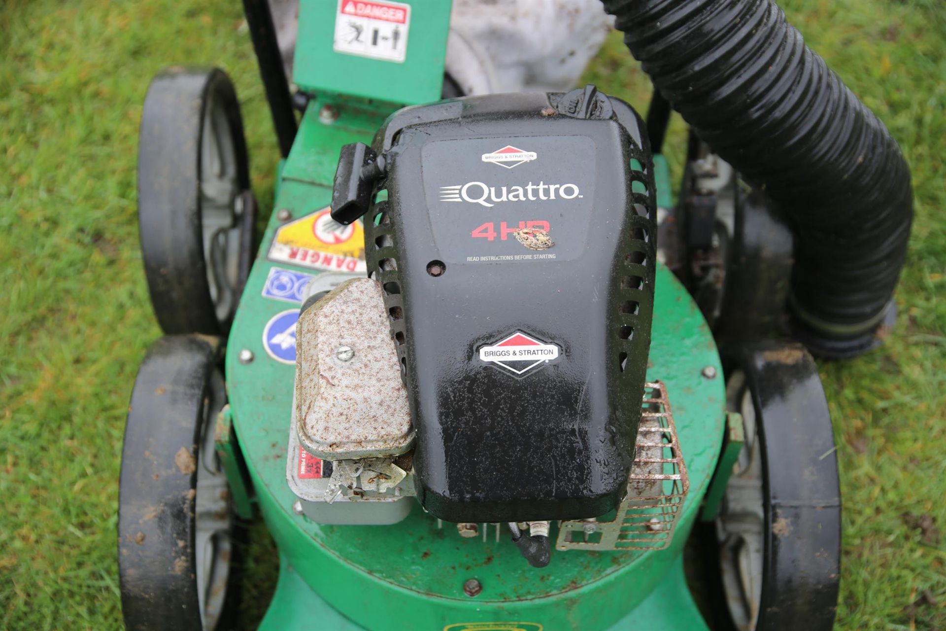 A Quattro/Briggs and Stratton grass mower, together with a Billy goat Industries collection bag and - Image 3 of 4