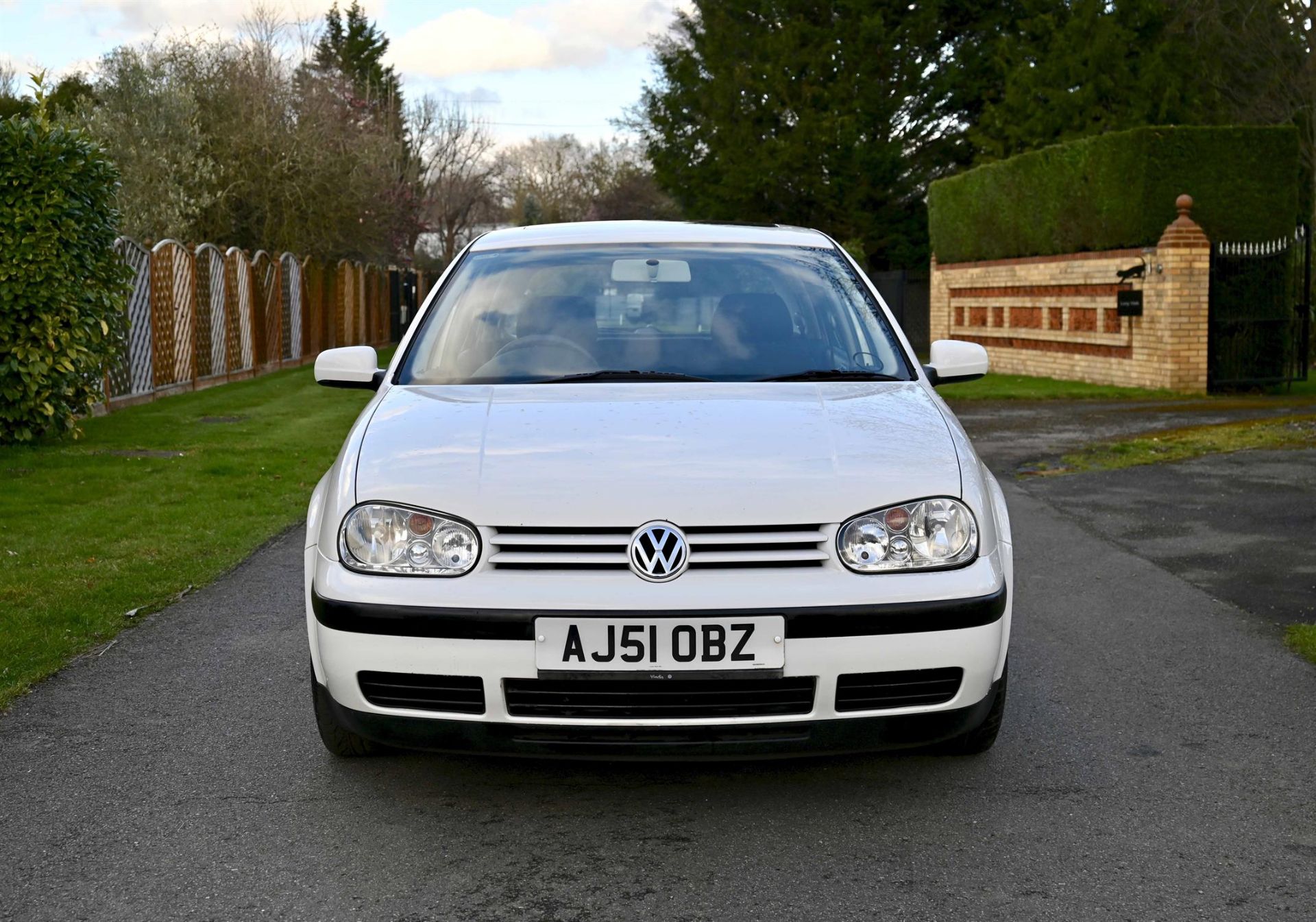2001 VW Golf 1.6 S Auto 5-door Hatchback. Registration number AJ51 OBZ. White with black cloth - Image 3 of 14
