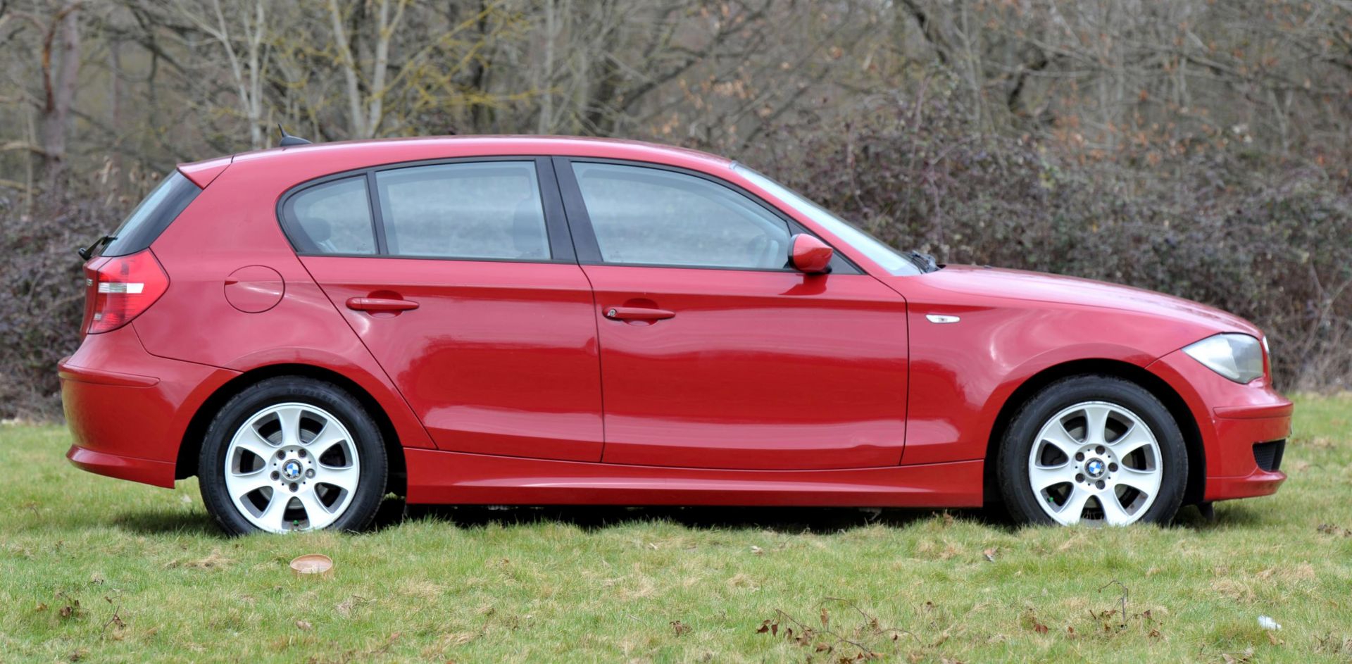 2007 BMW 116i 5 Door in red. Registration number LD57 WNZ - Economical and benefiting from the