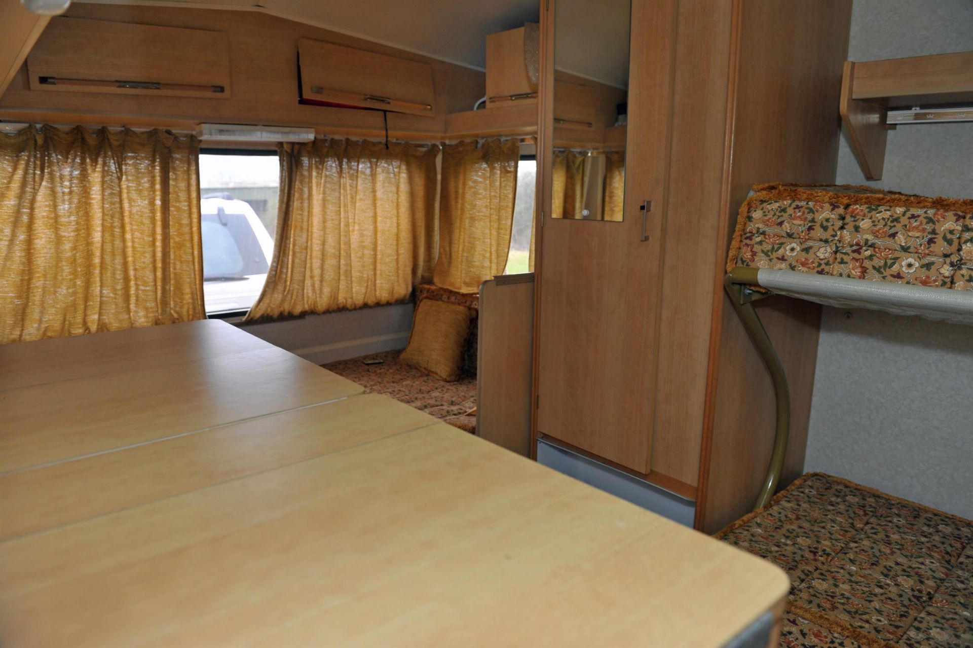 Retro 1981 CI Eccles caravan. Special 50 magazine edition model. 4 berth, double bed and twin bunk - Image 5 of 13