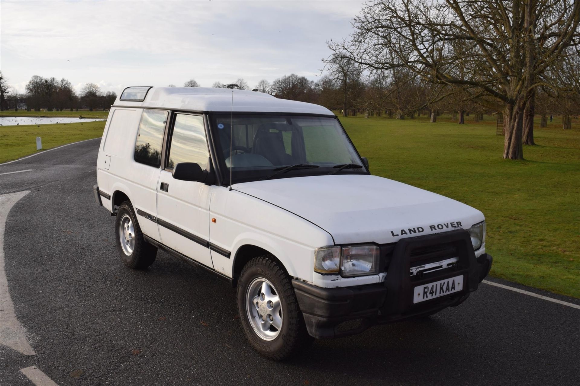 1998 Land Rover Discovery 2-Door R41 KAA. 2-door Land Rover Discovery 300 TDI, which was first - Image 15 of 41