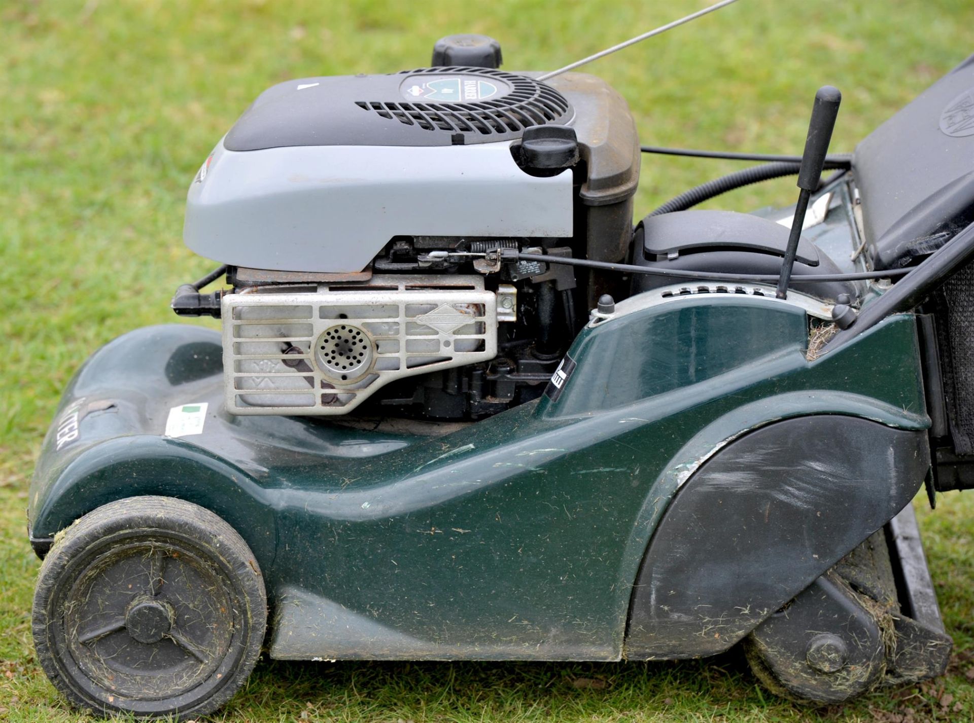 Hayter Harrier 41 lawnmower, Briggs & Stratton Lawn Mowers, purchased from Andrews of Hindhead - Image 5 of 9