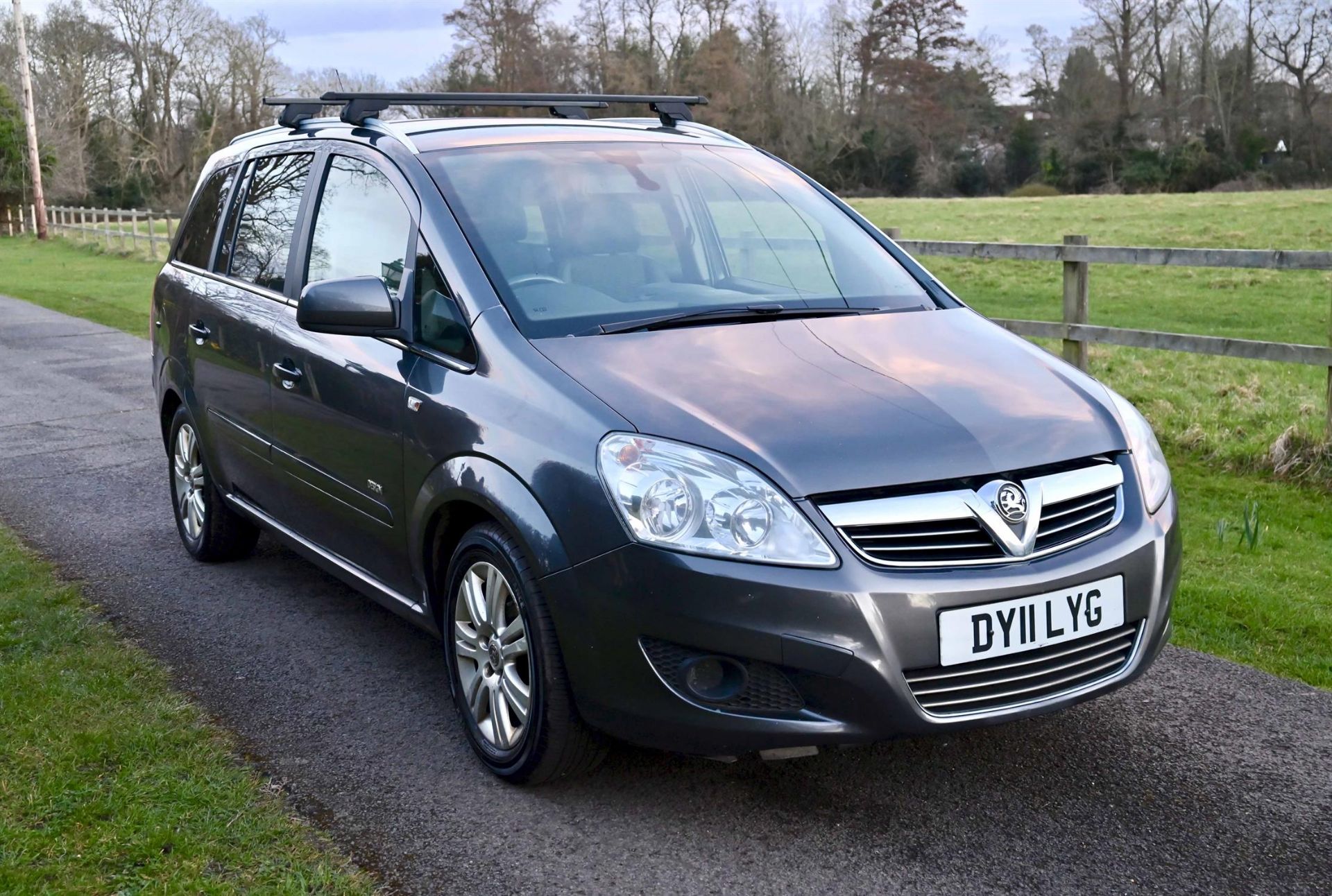 2011 Vauxhall Zafira 1.8 Design 5-door MPV. Metallic Grey, Petrol, 5-Speed Manual Full details