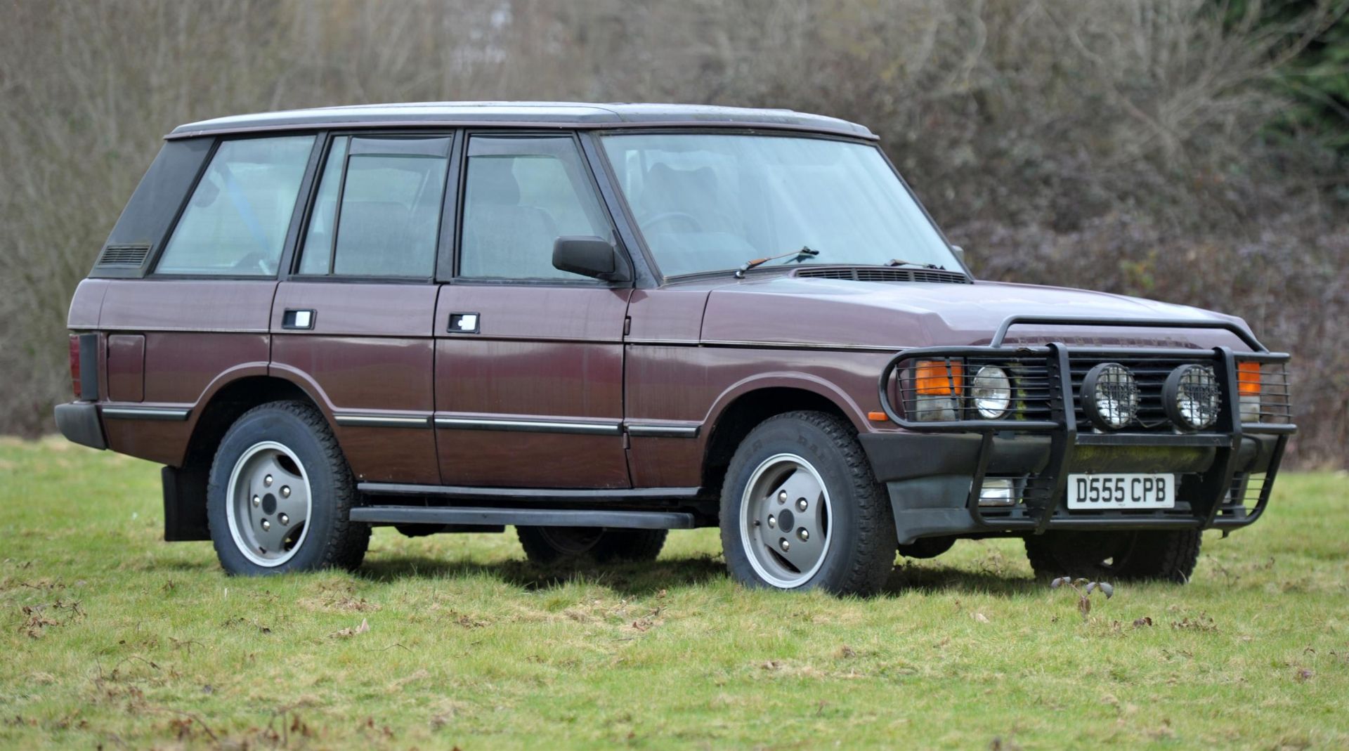 Range Rover Vogue V8 EFI in brown. Registration D555 CPB. Manual gearbox. Currently a non starter.