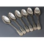 Set of six 19th century silver fiddle and shell pattern dessert spoons 395 grams, London 1843.