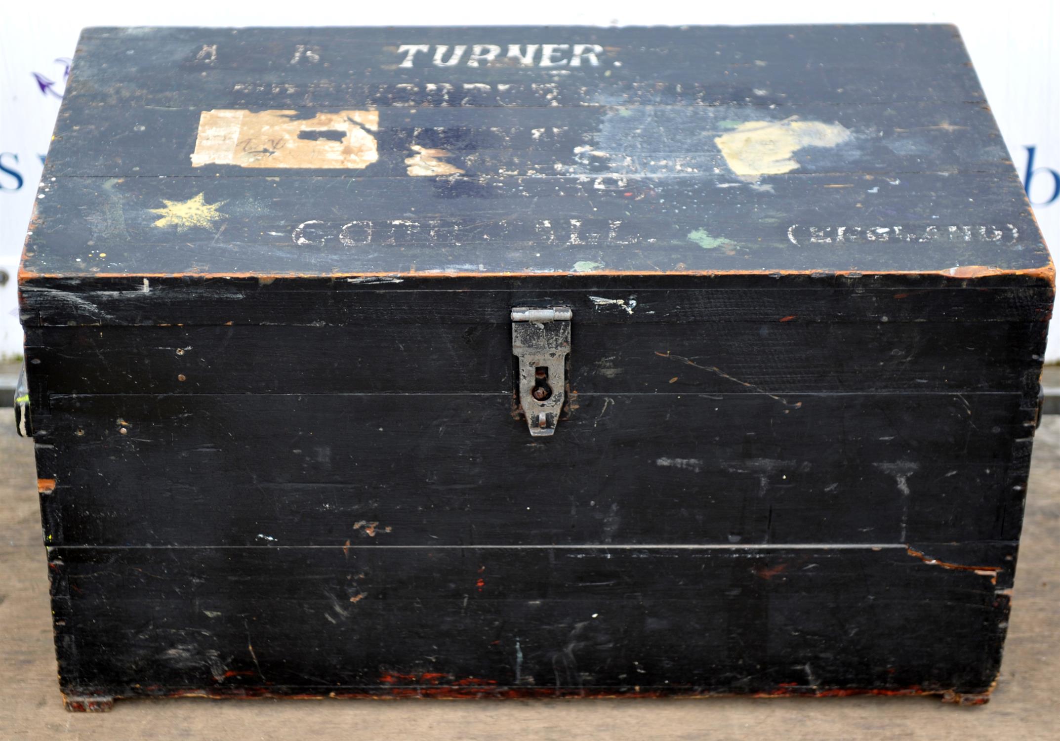Jonathan Richard Turner, A large wooden trunk marked Turner. Inside a number of art related books - Image 2 of 3