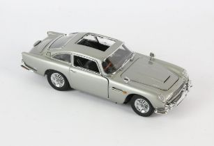 James Bond 007 - Danbury Mint Aston Martin DB5, 1:24 scale authorised replica of the car driven by