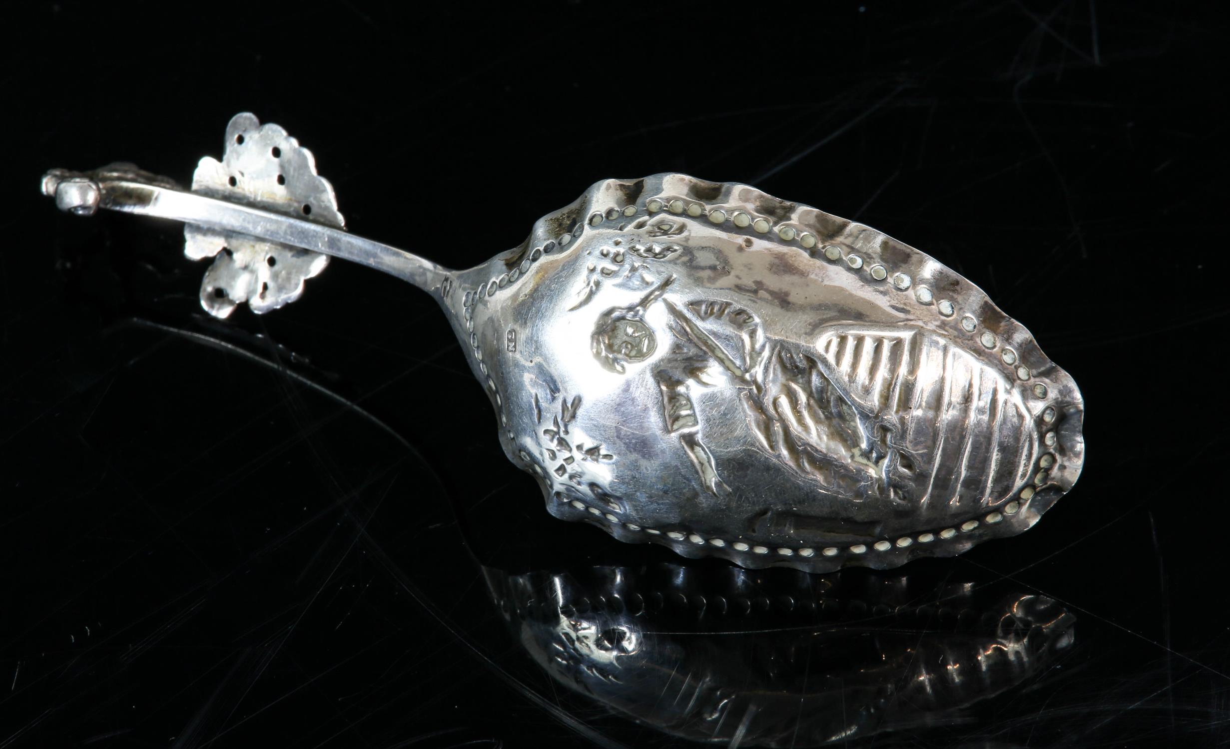 Silver baptismal spoon with embossed figure of a person carrying a cross, import Chester 1904. - Image 2 of 2