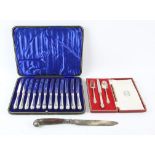 Cased set of twelve silver handled tea knives, Sheffield 1911, cased set of silver handled tea