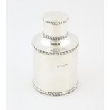 Silver tea cannister with gadrooned borders, London 1910, H 13.5cm, 8.2oz 256gm