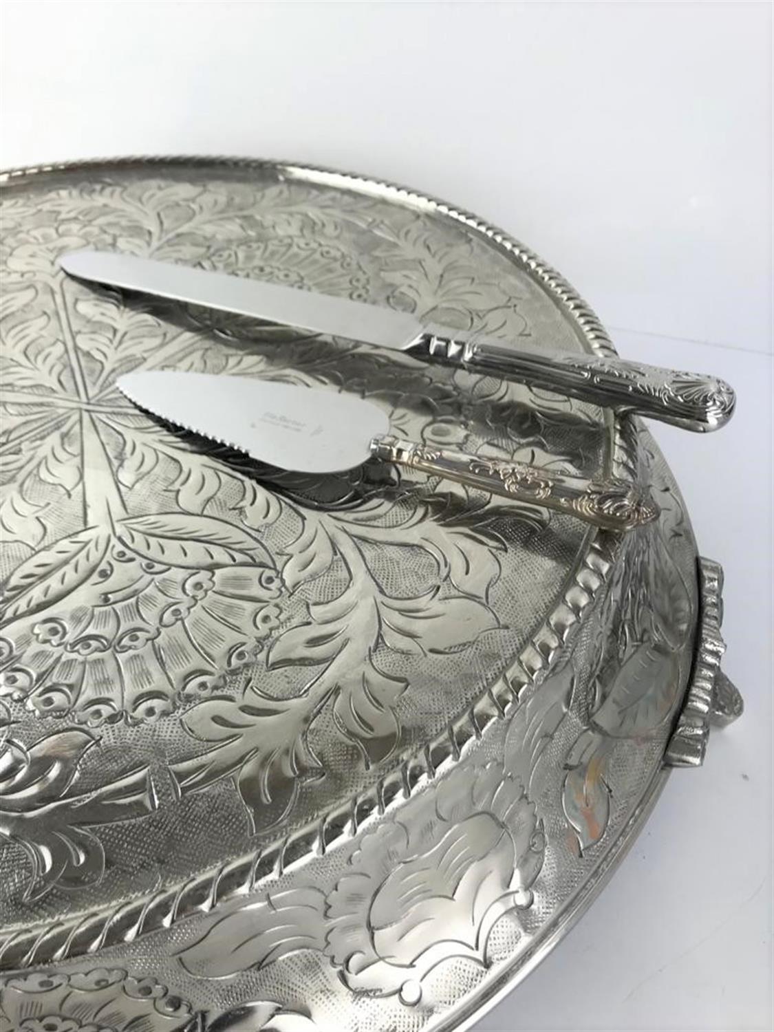 18" dia. wedding cake plateau, boxed, Silver handled grapefruit knife and pie slice, - Image 2 of 2