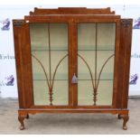 Edwardian walnut glazed bookcase, two glazed doors enclosing shelves on cabriole legs,