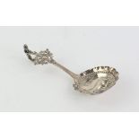 Victoria Lion finial silver caddy spoon, Import London, 1897