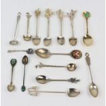 Mixed collection of souvenir and other spoons, mixed metals, gross weight 792gm