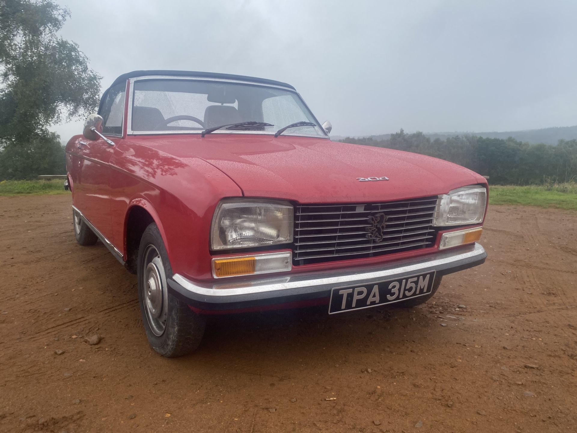 Peugeot 304 Convertible. Registration number: TPA 315M. Rare RHD drive model with 82,696 miles from - Image 11 of 14