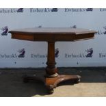 Octagonal mahogany extending dining table, 20th Century, with ratchet form extending top,