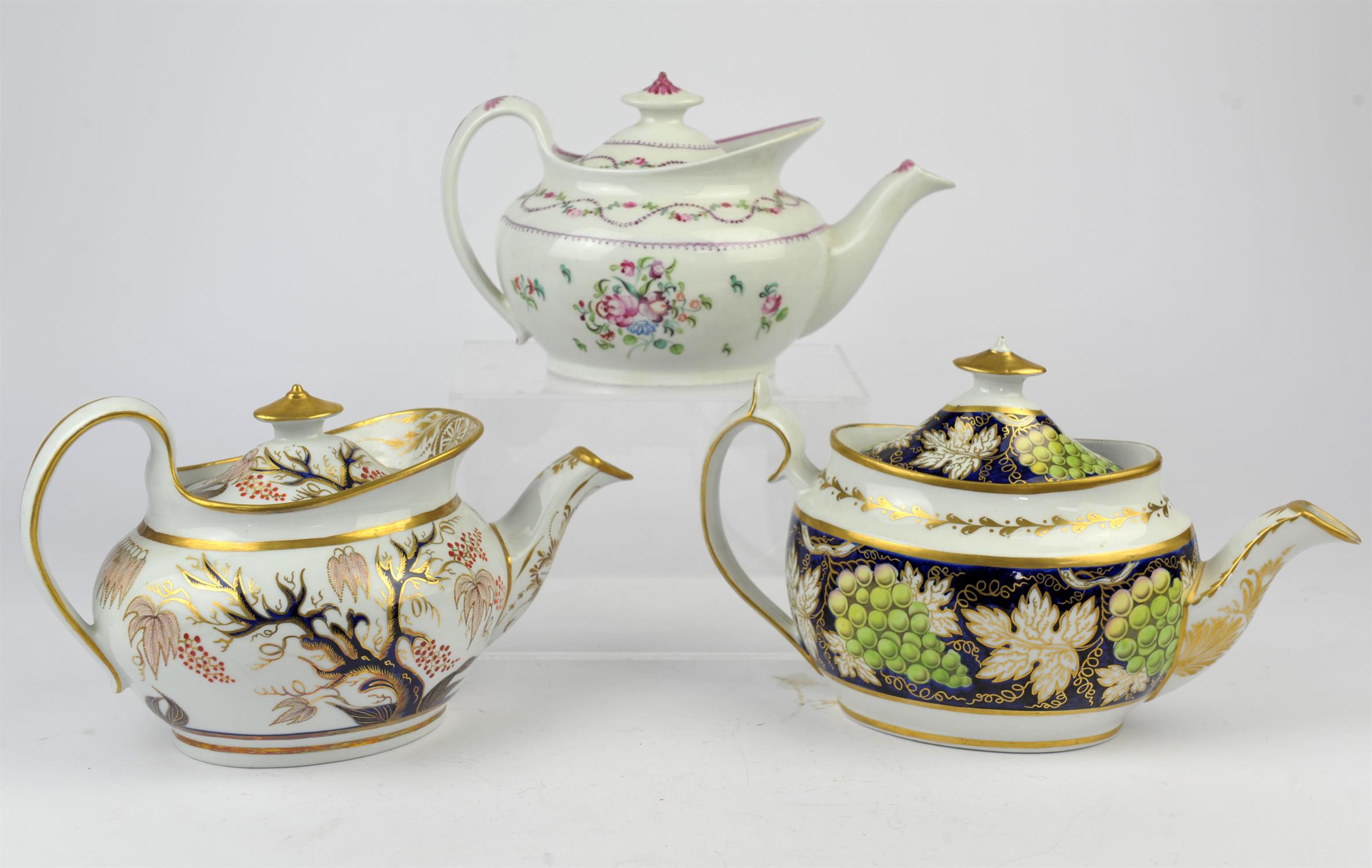 An academic collection of New Hall porcelains, early 19th Century, to comprise three tea pots and - Image 3 of 4