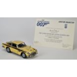 Gold Edition James Bond 007 Aston Martin DB5 (1964), Danbury Mint 1:24 scale authorised model.