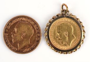 Full sovereign 1913 and a half sovereign 1912 in a 9 ct coin mount