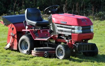 Westwood T1800 red ride on Tractor lawnmower, 2006. The Westwood ride on tractor is in full