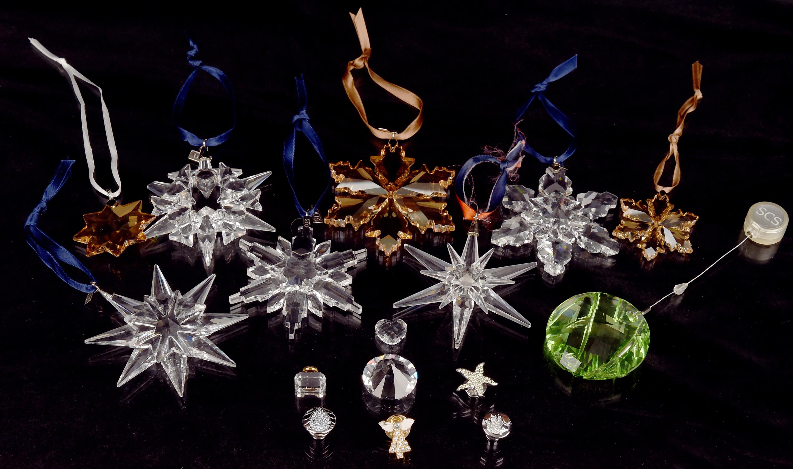 Swarovski crystal glass, six boxed Christmas year ornaments 2005, 2006, 2007, 2008, 2009, - Image 2 of 2