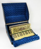 Stradella Cooperatura de Luxe accordion, in a hard case