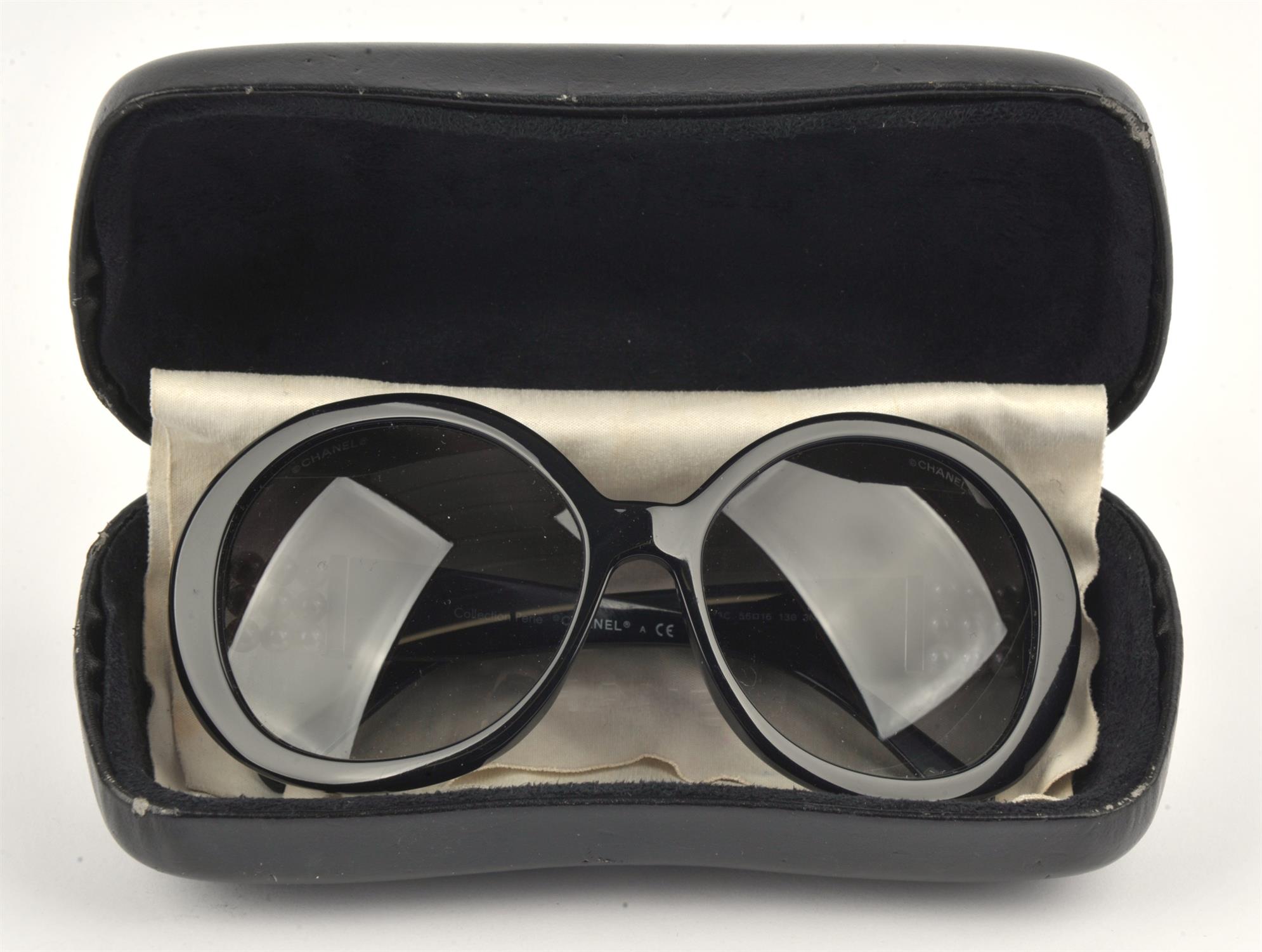 CHANEL boxed unworn ladies round black vintage sunglasses with real pearl detail at the sides in - Image 2 of 4