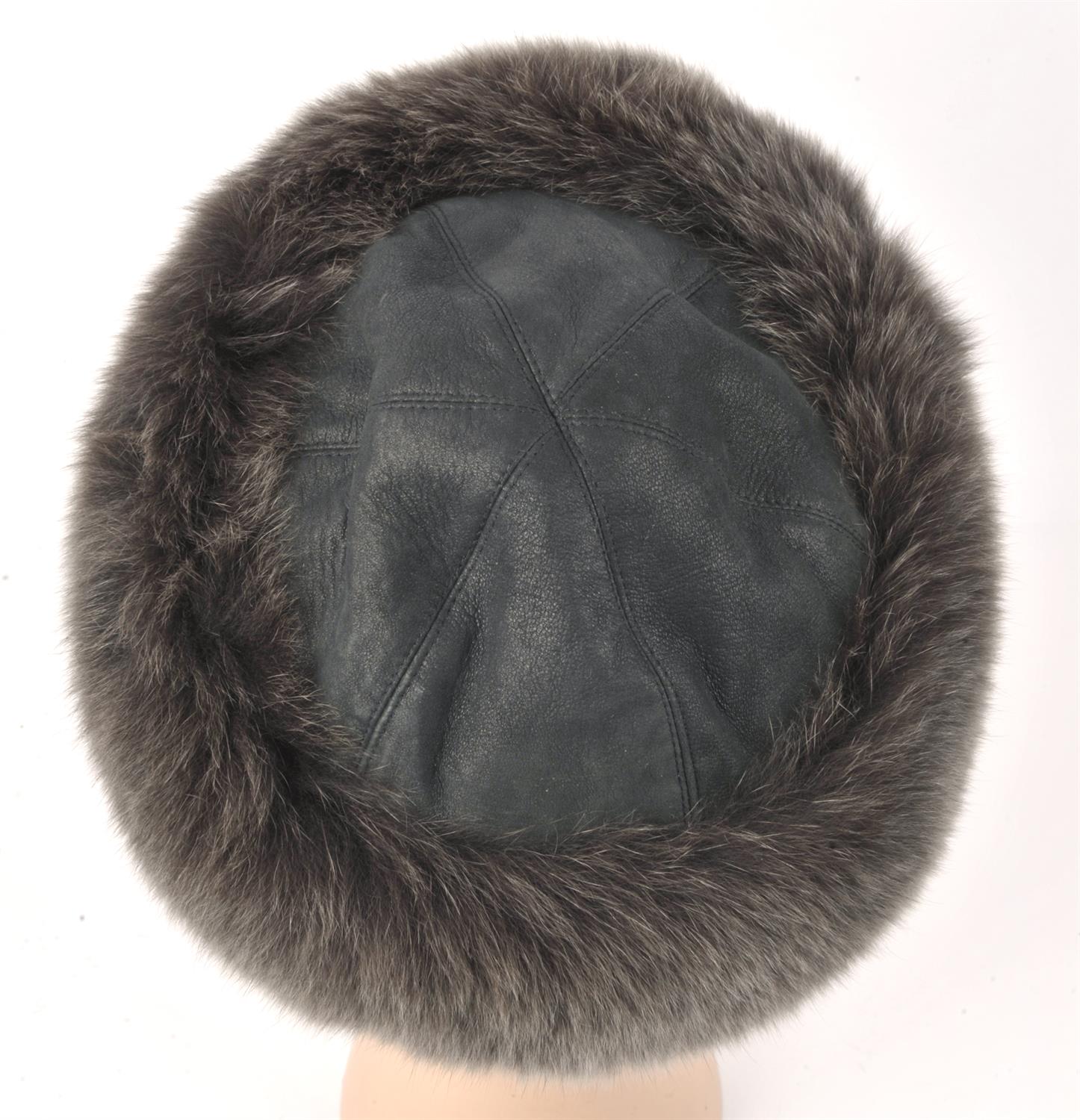 Ladies black suede and grey fox fur après-ski hat. Medium size - Image 3 of 3
