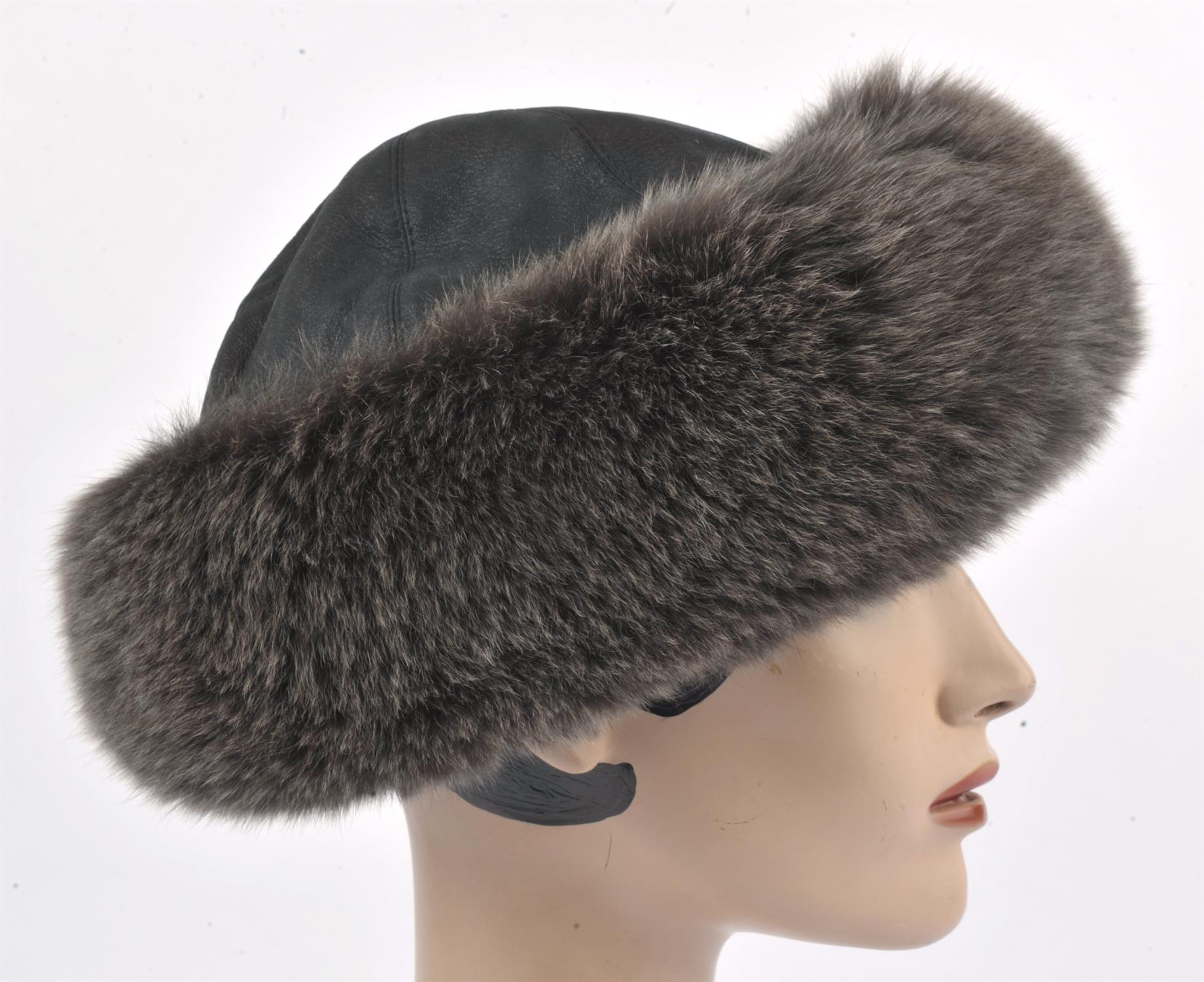 Ladies black suede and grey fox fur après-ski hat. Medium size - Image 2 of 3