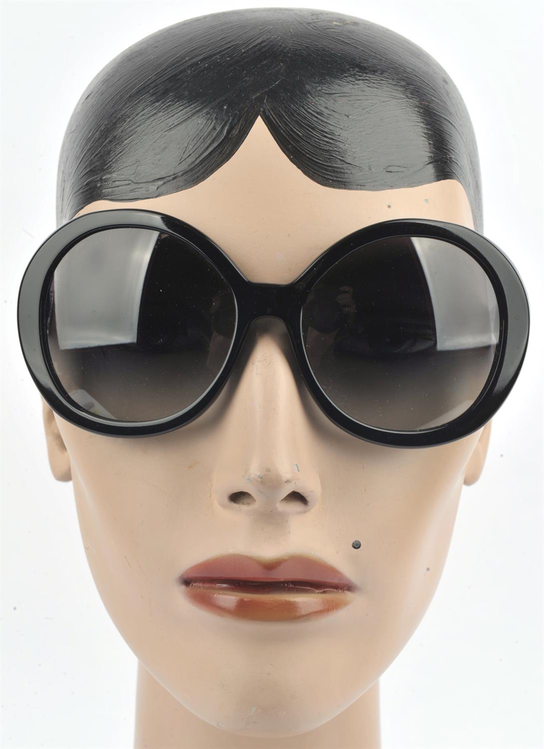 CHANEL boxed unworn ladies round black vintage sunglasses with real pearl detail at the sides in - Image 3 of 4