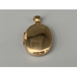 Ladies 9ct gold locket pendant