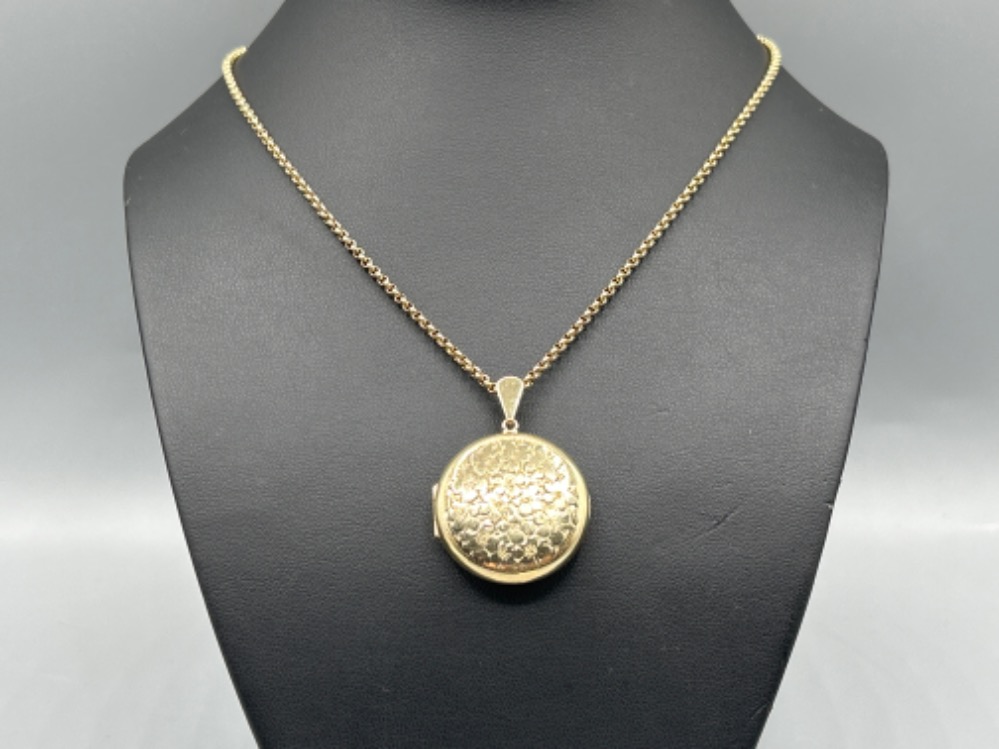 Ladies 9ct gold round belcher chain and round locket pendant. 56cms and 10.78g