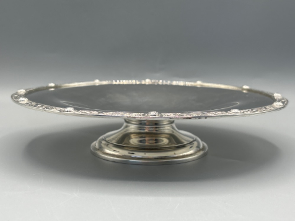 Hallmarked silver dish with nice pattern around rim - Image 2 of 4