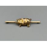 9ct gold tie pin/brooch with pig, 1.44g