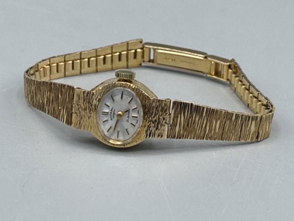 Ladies 9ct gold Rotary watch with tree bark affect. 15.7g