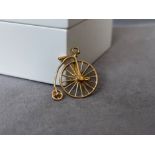 9ct Yellow Gold Pen Fathering Bike Charm - Weighing 1.48 grams