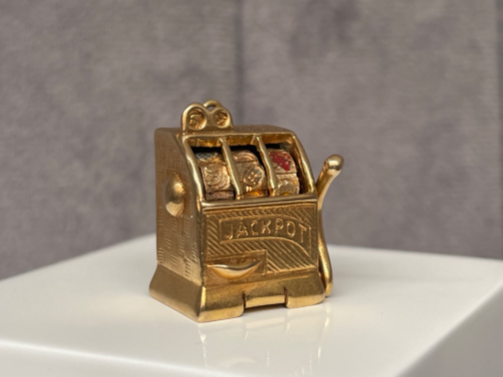9ct Yellow Gold Jackpot fruit machine charm - weighing 16.25 grams and 1.5cm in length x 2.1cm in he - Image 2 of 5