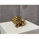 A stunning solid 9ct yellow gold lion charm - weighing 12.62 grams and 2.5 cm in length x 2cm in hei