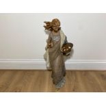 Lladro figure 4942 ‘Paintress’ in good condition however it is missing the paint brush, height 70cm