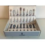 Lladro 6333 ‘Medieval chess set’ with Board in good condition and original box complete