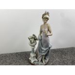 Lladro 5377 ‘A touch of class’ (damaged repaired)