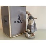 Lladro signed 5798 ‘Milkmaid’ in good condition and original box