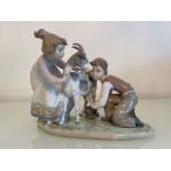 Lladro signed 5753 ‘Hold her still’ in good condition and original box
