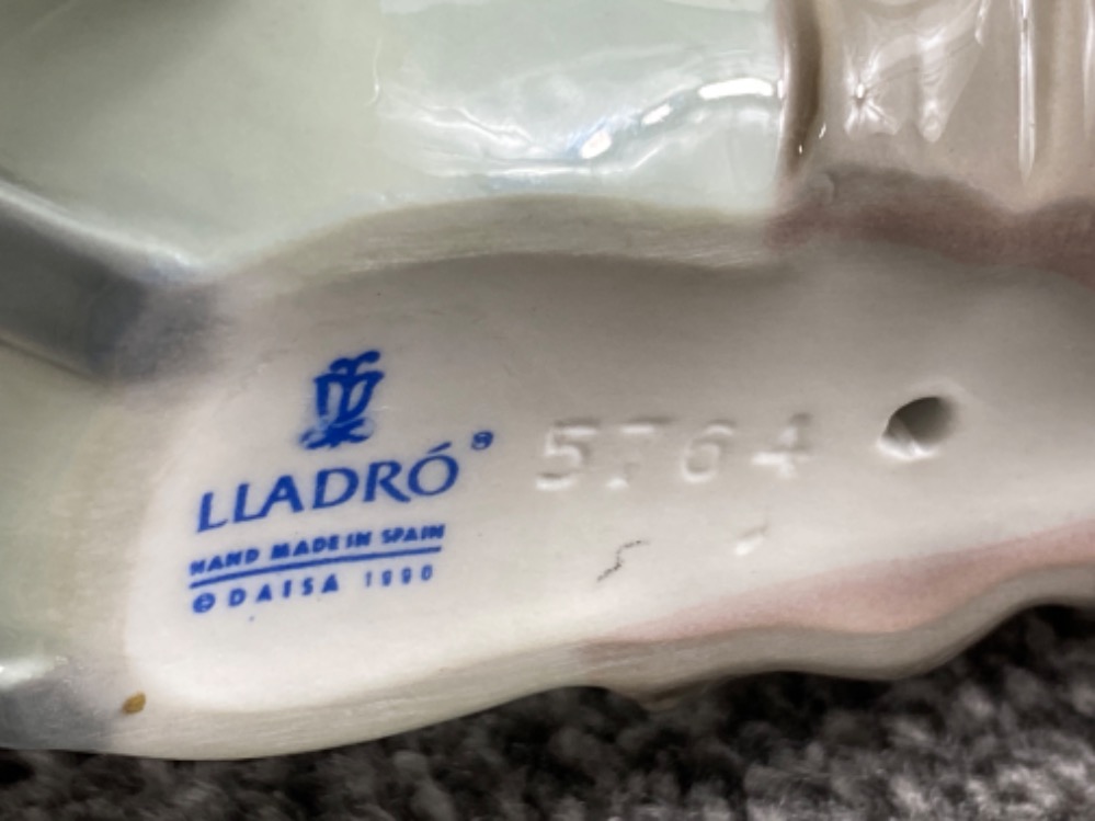 Lladro figure 5764 ‘Seeds of Laughter ‘ in good condition - Image 4 of 4