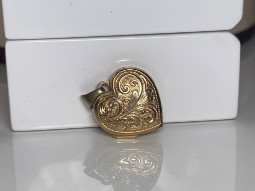 9ct Yellow gold Heart Locket Pendant with fancy design - weighing 1.8 grams
